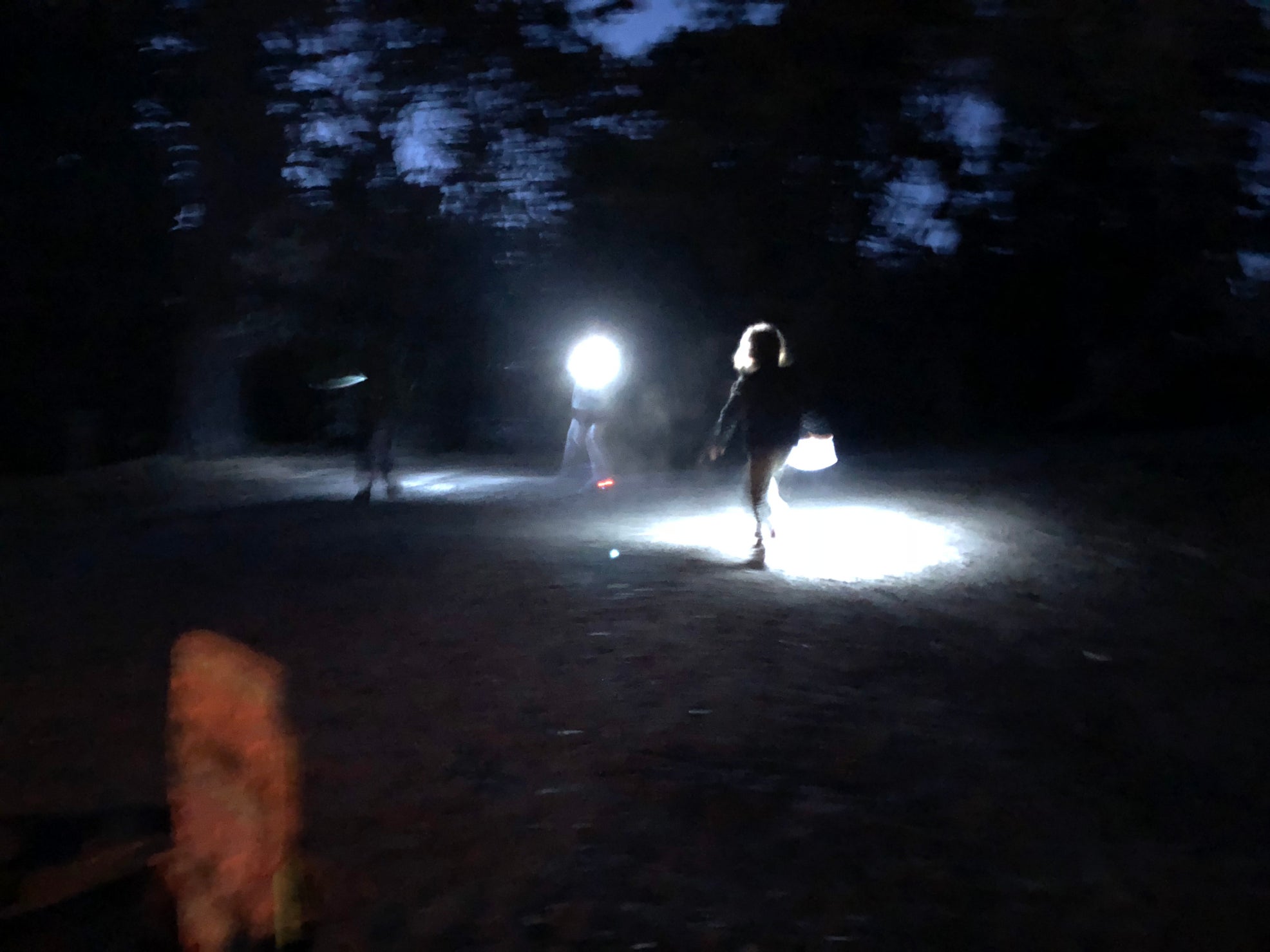 Spökvandring för barn i samband med Halloween Spökvandring för barn i samband med Halloween